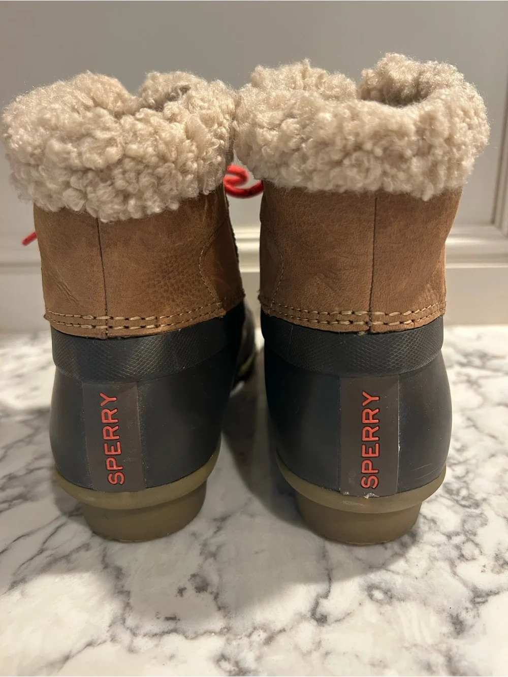 Sperry 9 Saltwater Alpine duck boots, leather, faux-fur lining, & red laces